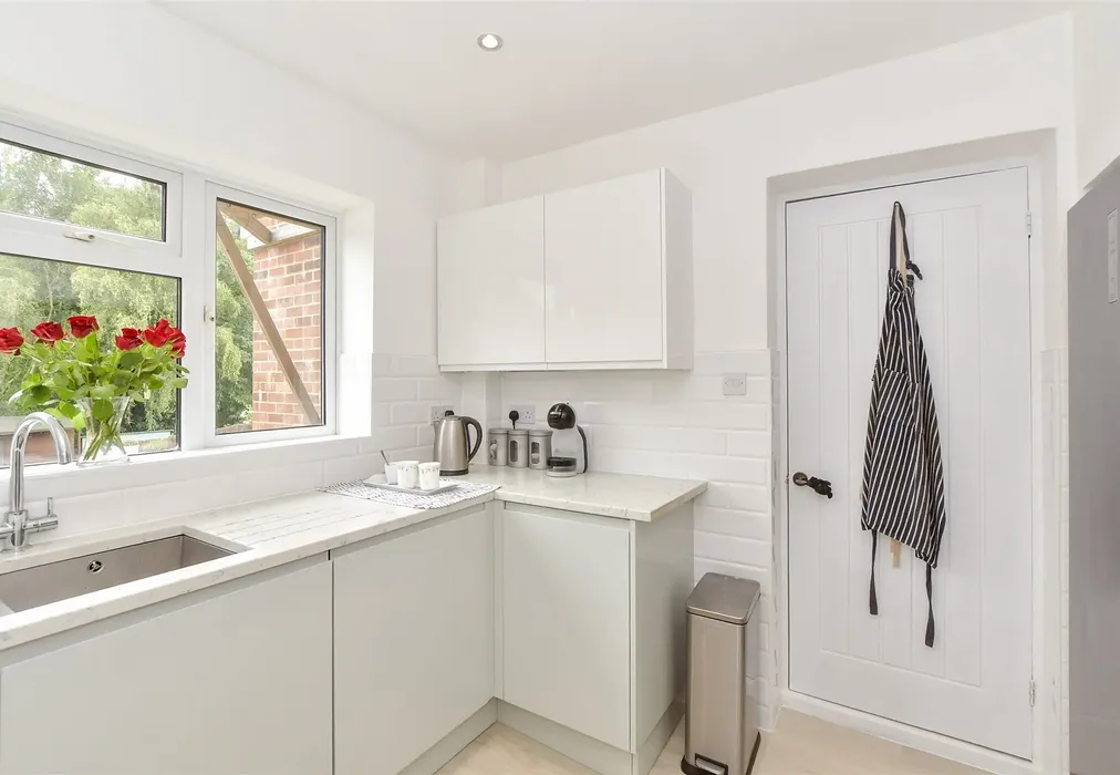 Kitchen - Heather Drive, St Michaels, Tenterden, Kent - Wards of Kent
