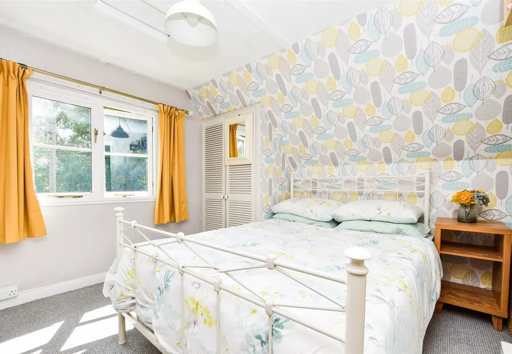 Bedroom 1 - Rectory Lane, Buckland, Surrey - Wards of Kent