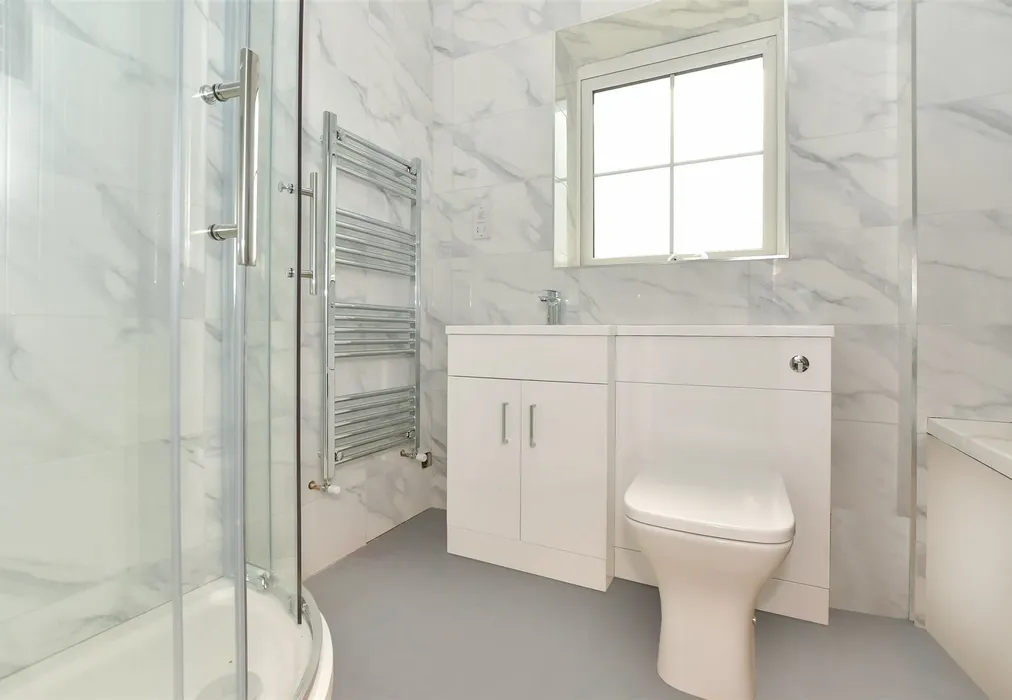 Bathroom - Dynamo Close, High Street, Headcorn, Ashford, Kent - Wards of Kent