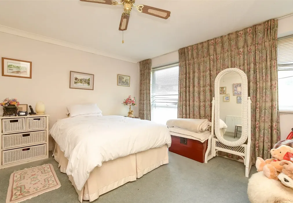 Bedroom 1 - Harrison Close, Reigate, Surrey - Wards of Kent