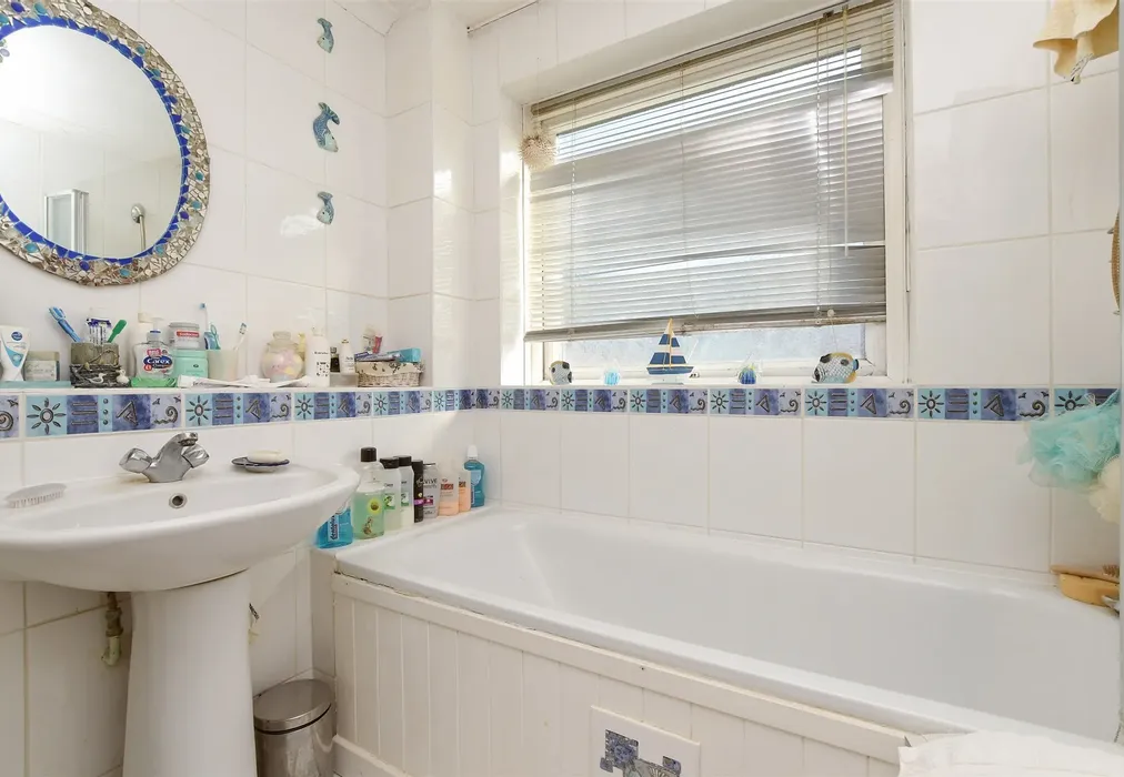 Bathroom - Harrison Close, Reigate, Surrey - Wards of Kent