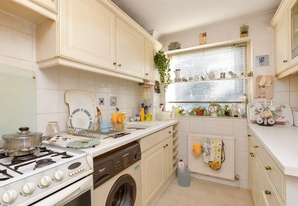 Kitchen - Harrison Close, Reigate, Surrey - Wards of Kent