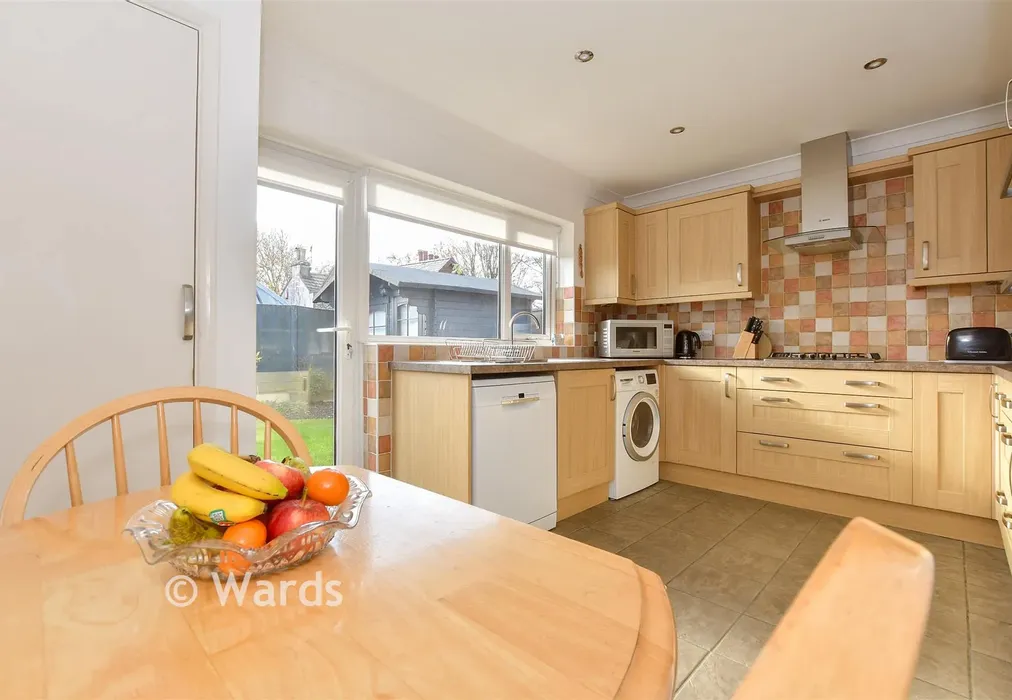Kitchen - Leatt Close, Broadstairs, Kent - Wards of Kent
