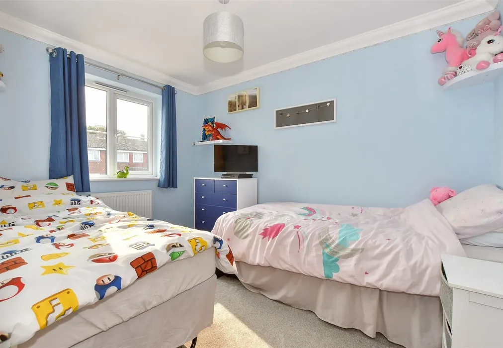 Bedroom 2* - Cross Lane, Newport, Isle of Wight - Wards of Kent