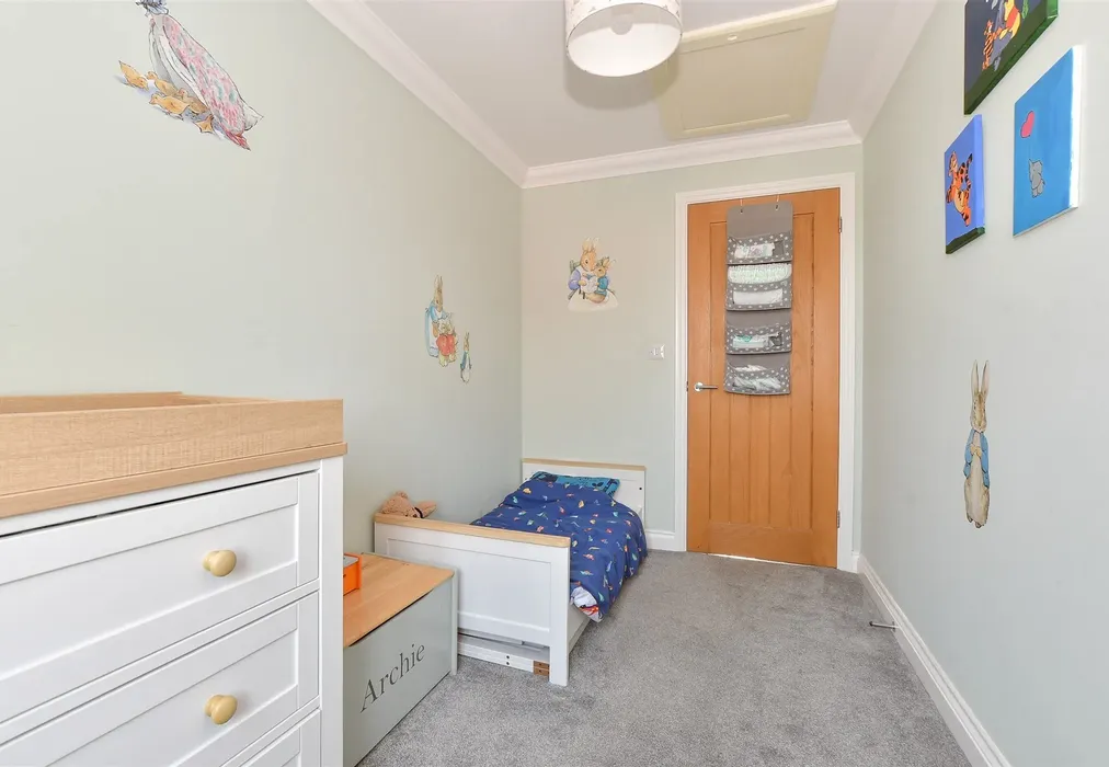 Bedroom 3 - Cross Lane, Newport, Isle of Wight - Wards of Kent
