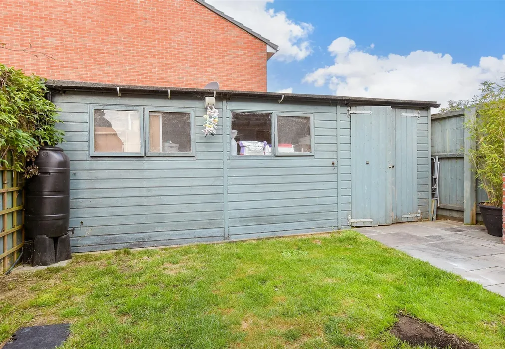 Workshop/Outbuildings - Cross Lane, Newport, Isle of Wight - Wards of Kent