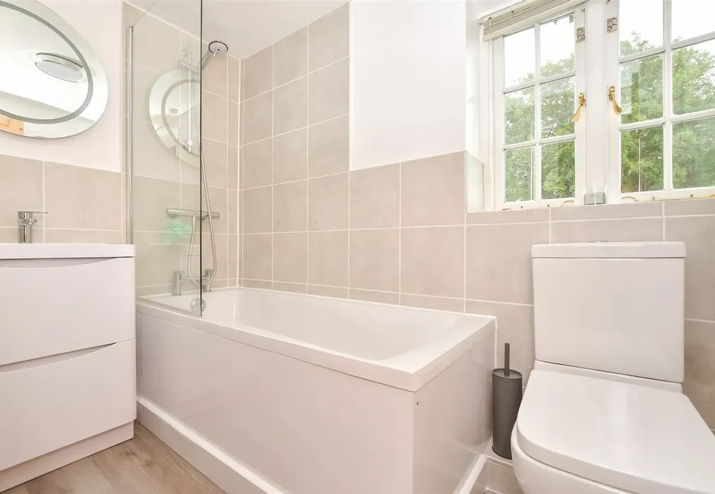 Bathroom - Lenham Road, Headcorn, Maidstone, Kent - Wards of Kent