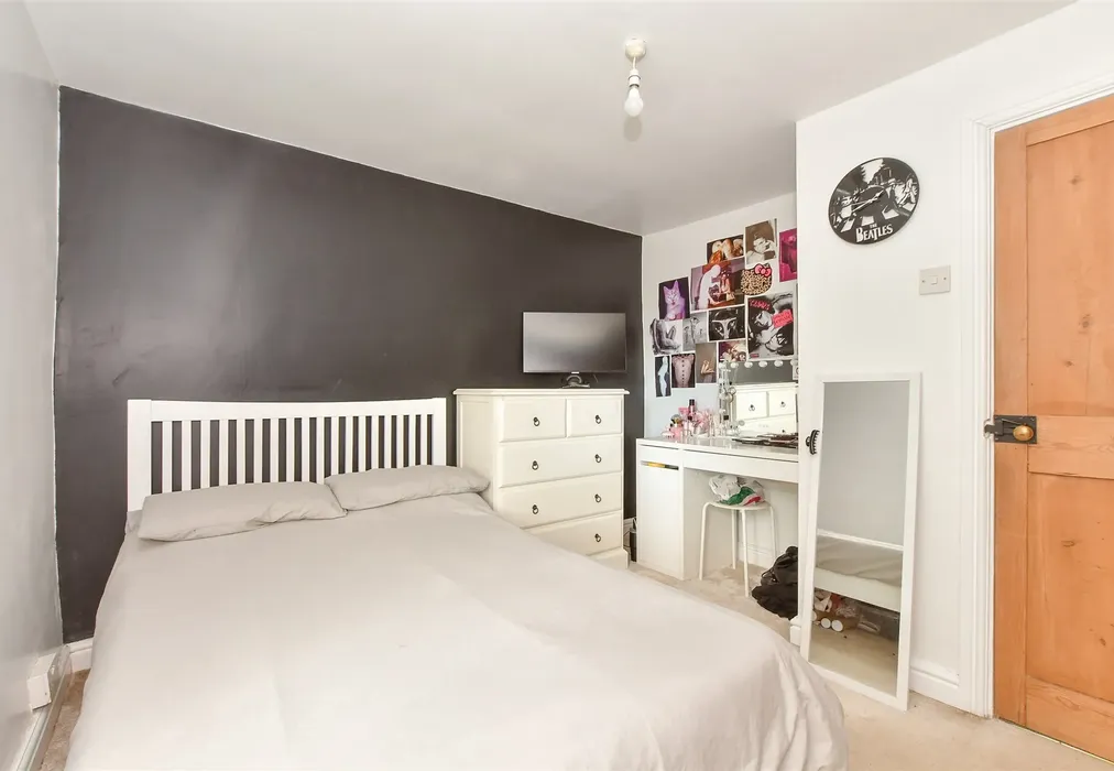 Bedroom 2 - Lenham Road, Headcorn, Maidstone, Kent - Wards of Kent