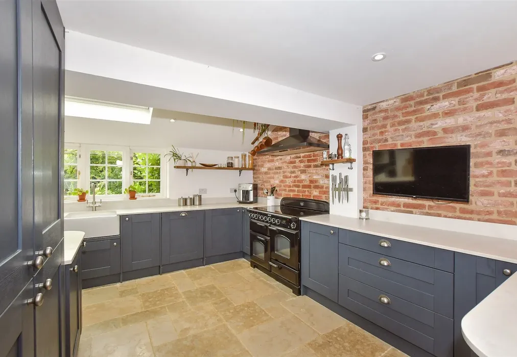 Kitchen Area - Lenham Road, Headcorn, Maidstone, Kent - Wards of Kent