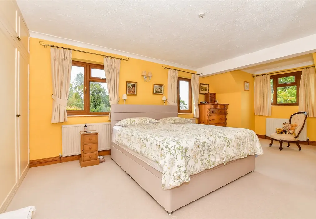 Bedroom 1 - North Street, Punnetts Town, Heathfield, East Sussex - Wards of Kent