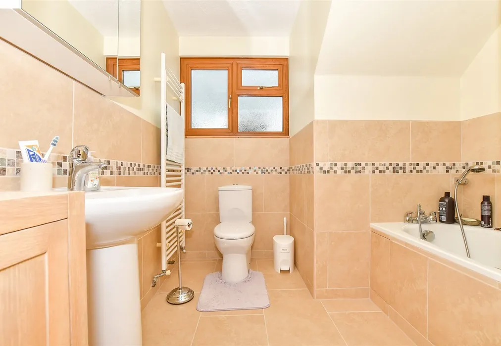 Bathroom - North Street, Punnetts Town, Heathfield, East Sussex - Wards of Kent