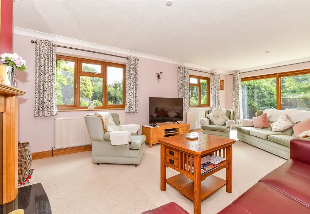 Lounge - North Street, Punnetts Town, Heathfield, East Sussex - Wards of Kent