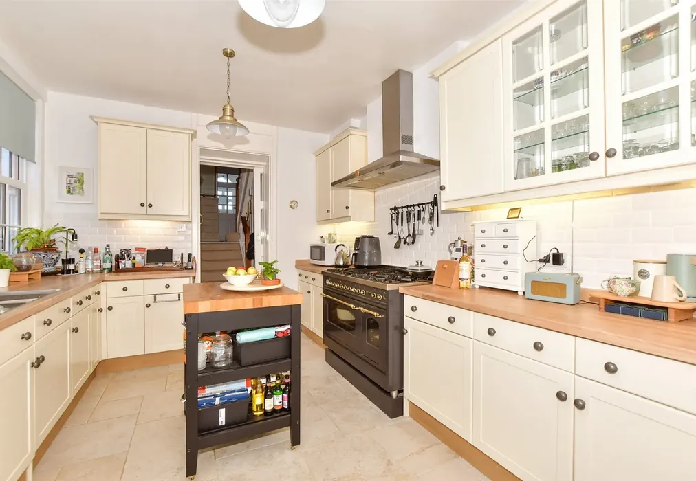 Kitchen - The Marina, Deal, Kent - Wards of Kent