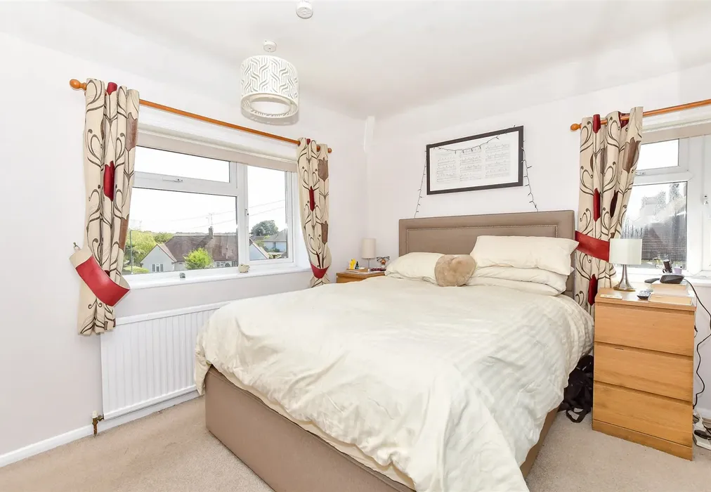 Bedroom 1 - Gaston Way, Lavant, Chichester, West Sussex - Wards of Kent