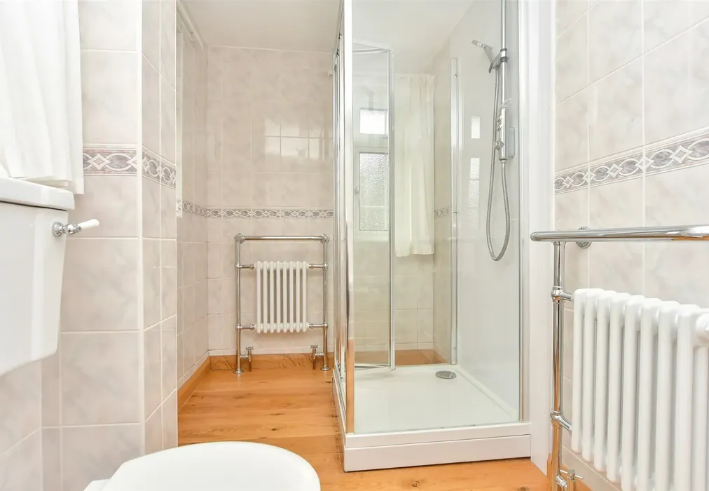Bathroom - Prince Charles Avenue, Walderslade, Chatham, Kent - Wards of Kent