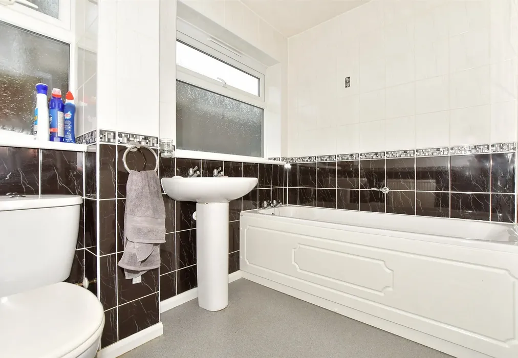 Bathroom - Meadow View Road, Shepherdswell, Dover, Kent - Wards of Kent