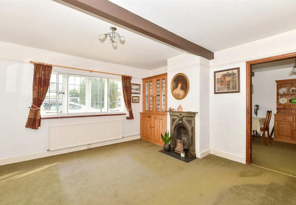 Family Room - Elmbridge Road, Cranleigh, Surrey - Wards of Kent