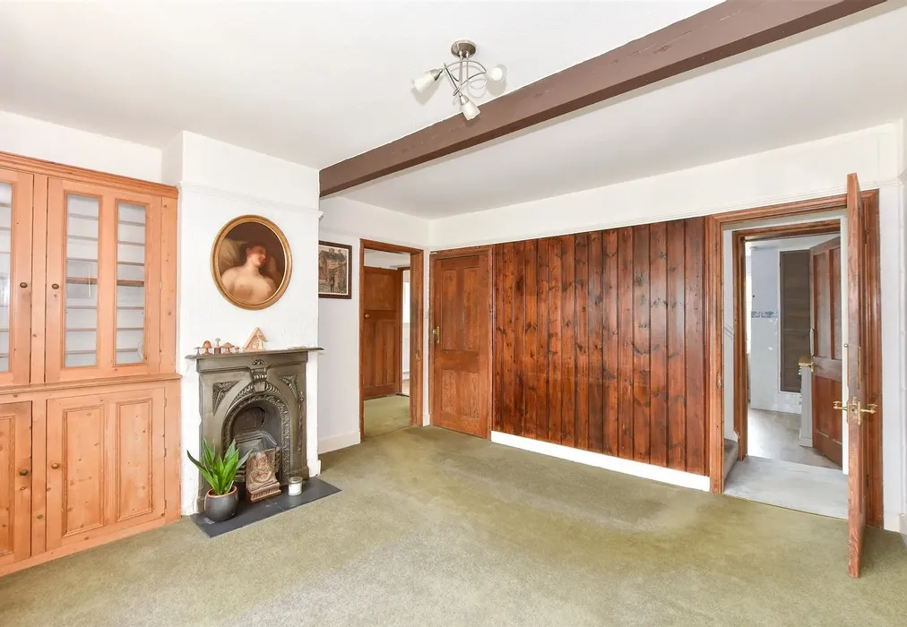 Family Room - Elmbridge Road, Cranleigh, Surrey - Wards of Kent