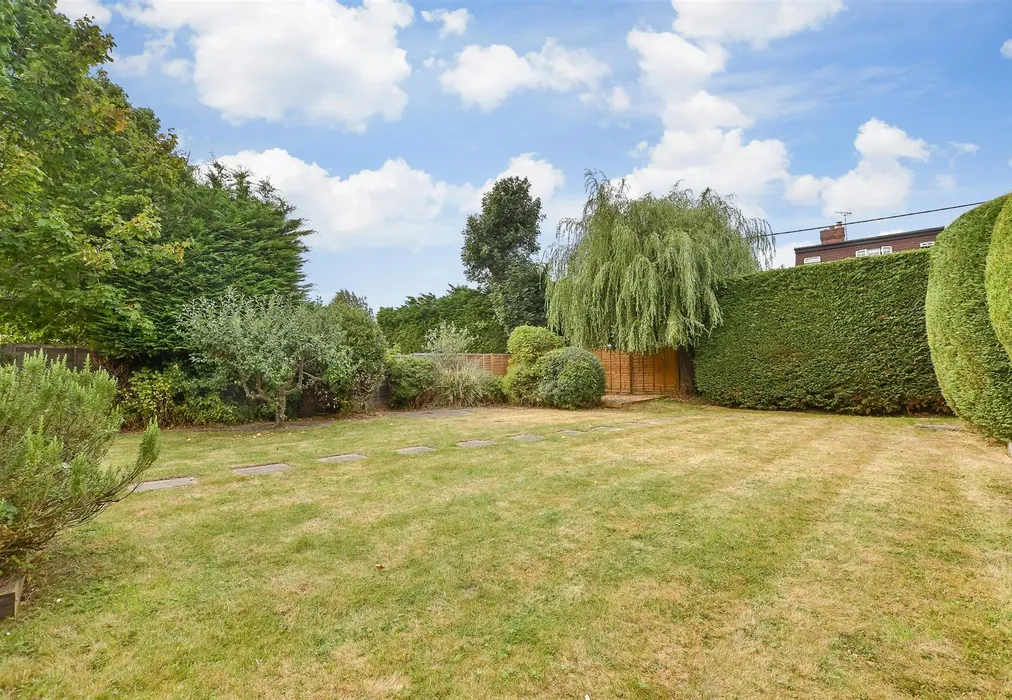 Rear Garden - Elmbridge Road, Cranleigh, Surrey - Wards of Kent