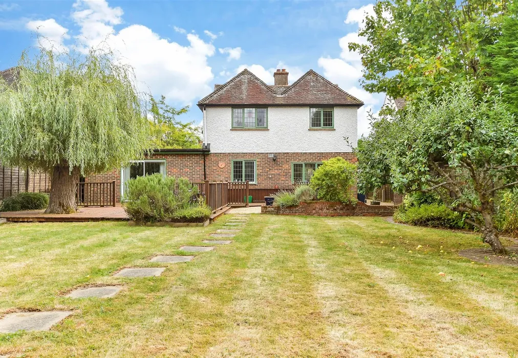 Rear Garden - Elmbridge Road, Cranleigh, Surrey - Wards of Kent
