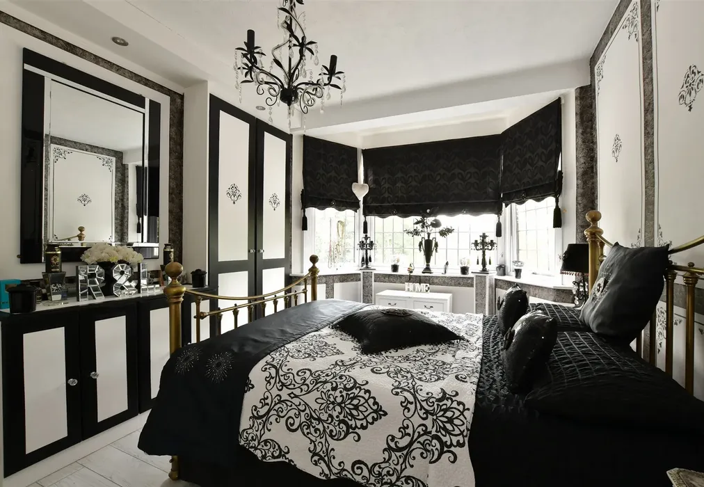 Bedroom 1 - Tomswood Hill, Ilford, Essex - Wards of Kent