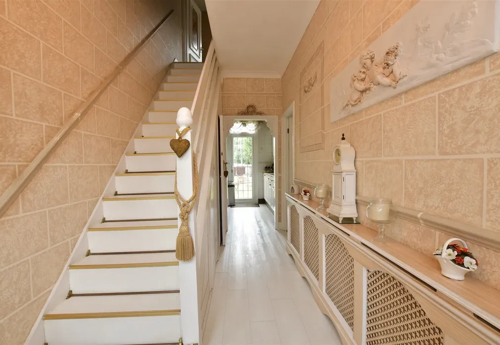 Hallway - Tomswood Hill, Ilford, Essex - Wards of Kent