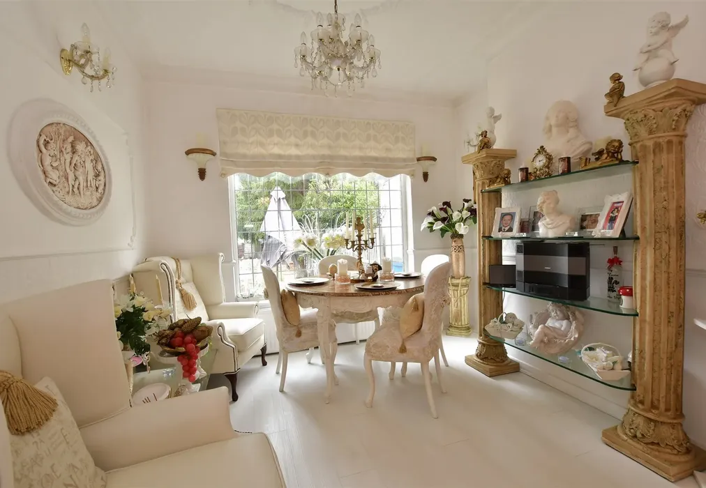 Lounge/Dining Room - Tomswood Hill, Ilford, Essex - Wards of Kent