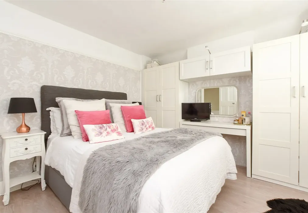 Bedroom 1 - Linnell Road, Redhill, Surrey - Wards of Kent