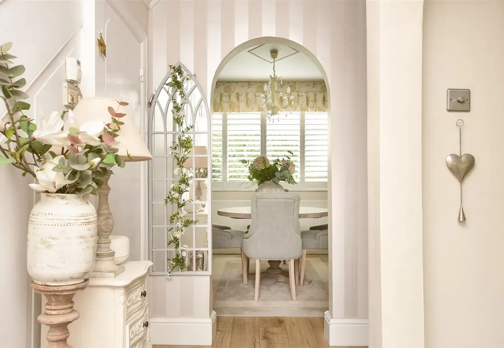 Internal Lifestyle Photograph - Linnell Road, Redhill, Surrey - Wards of Kent