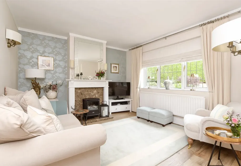Lounge - Linnell Road, Redhill, Surrey - Wards of Kent