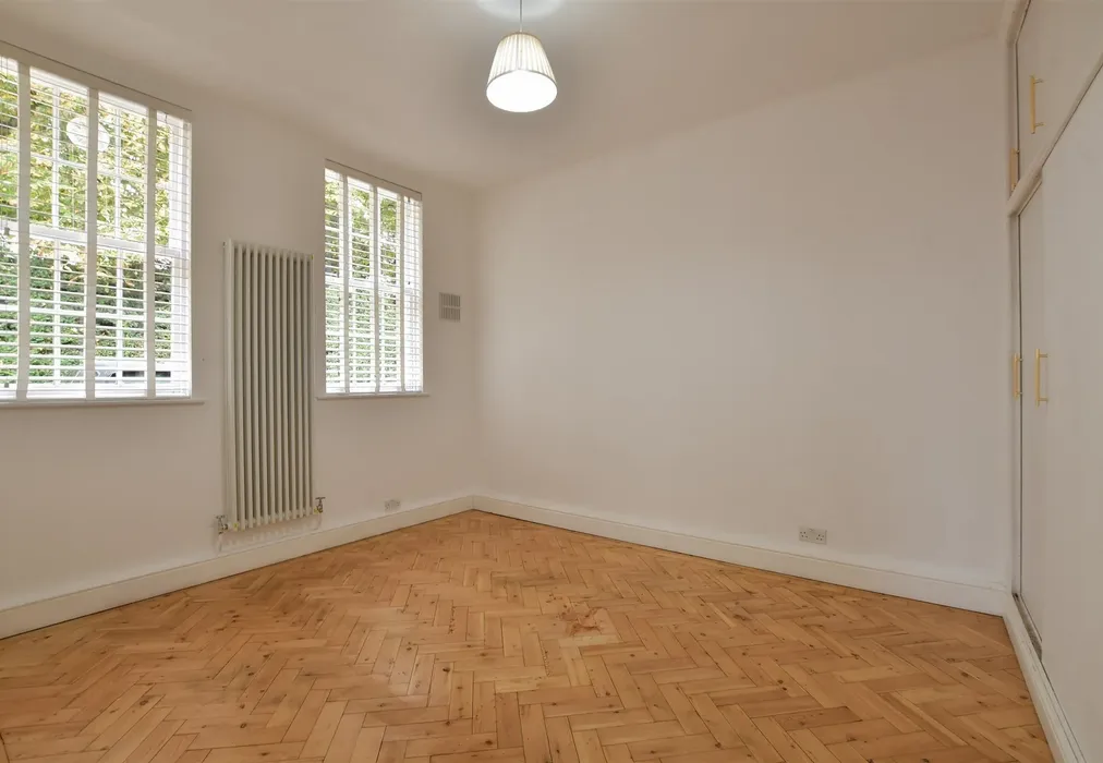 Bedroom 1 - Palmers Hill, Epping, Essex - Wards of Kent