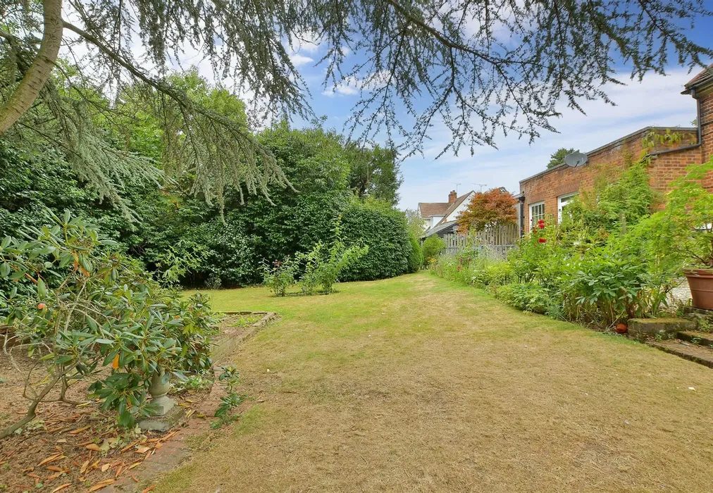 Communal Gardens - Palmers Hill, Epping, Essex - Wards of Kent