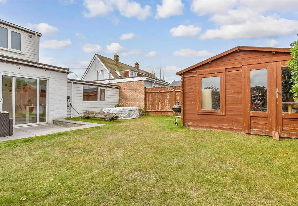 Rear Garden - Prior Road, Greatstone, New Romney, Kent - Wards of Kent