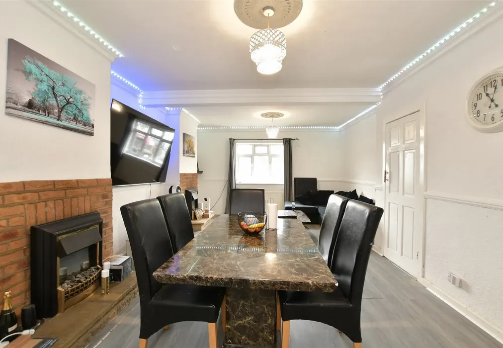 Lounge/Dining Area - The Hale, Chingford - Wards of Kent