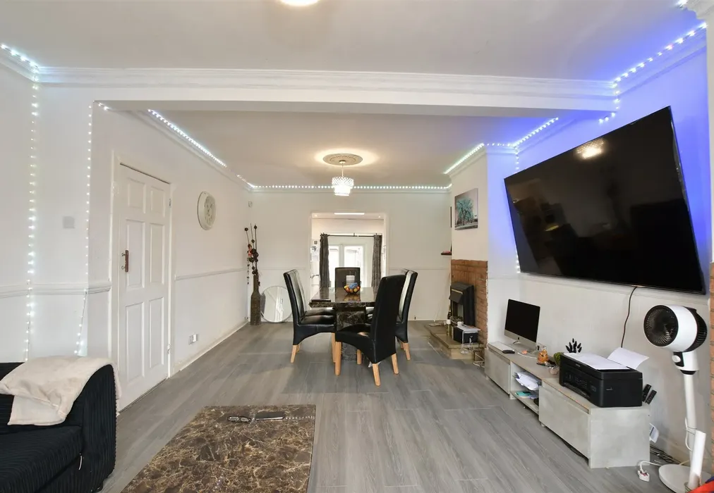 Lounge/Dining Area - The Hale, Chingford - Wards of Kent