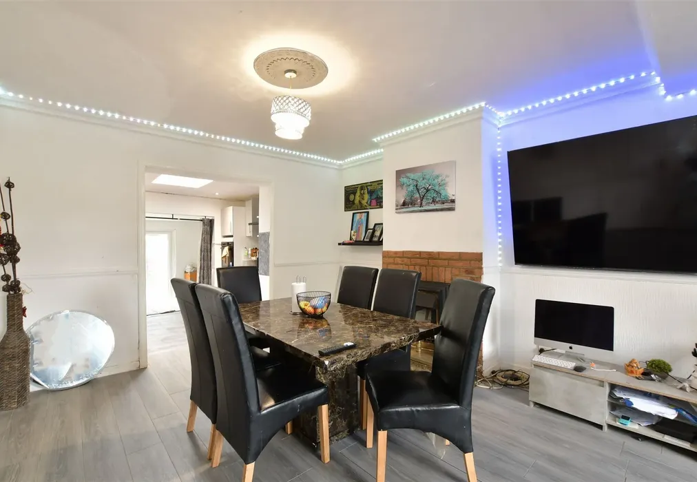 Lounge/Dining Area - The Hale, Chingford - Wards of Kent