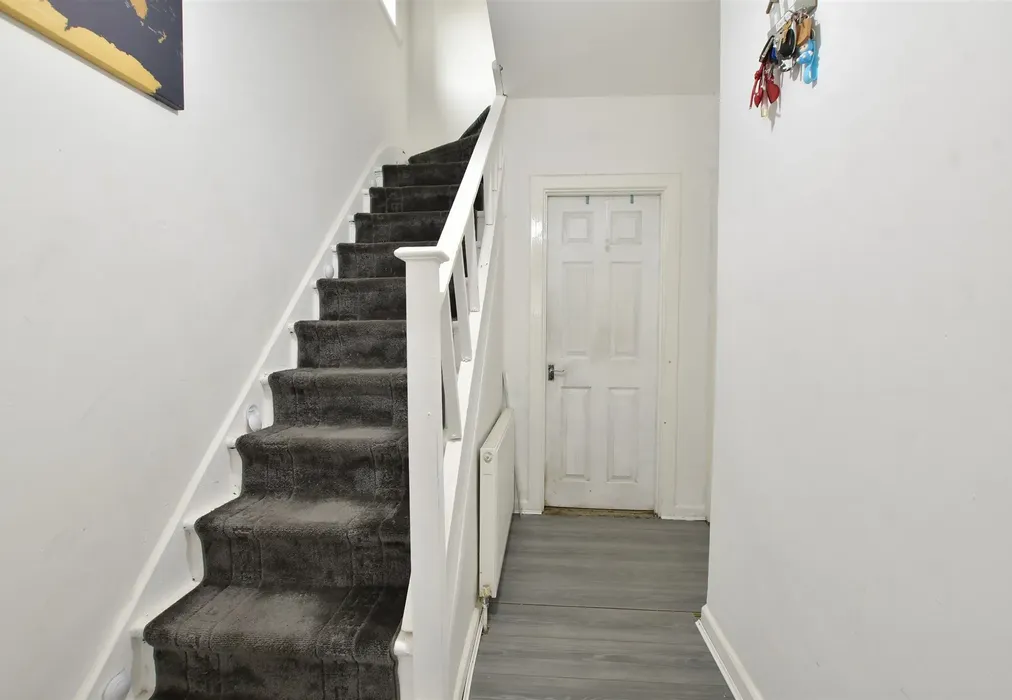 Hallway - The Hale, Chingford - Wards of Kent