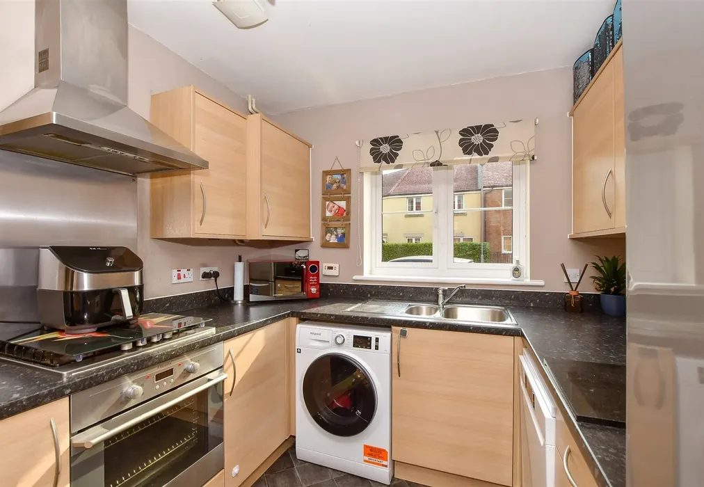 Kitchen/Diner - Finn Farm Road, Ashford, Kent - Wards of Kent