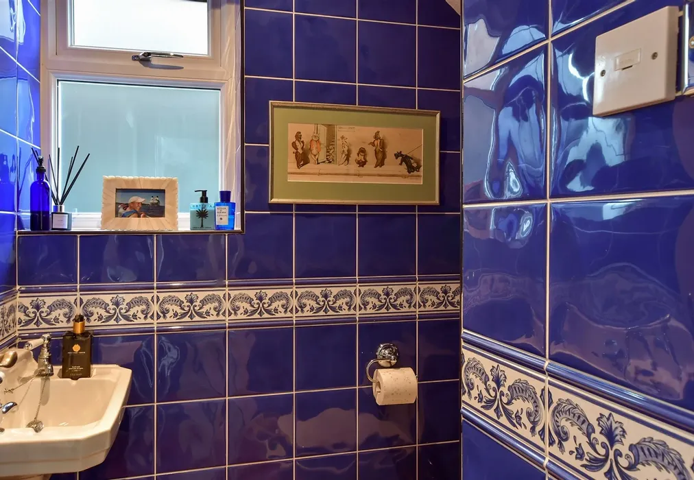 Cloakroom - Brangwyn Drive, Brighton, East Sussex - Wards of Kent
