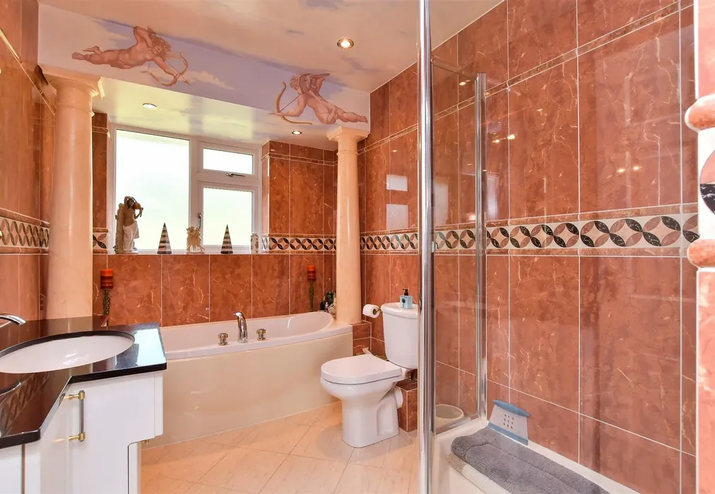 Bathroom - Brangwyn Drive, Brighton, East Sussex - Wards of Kent