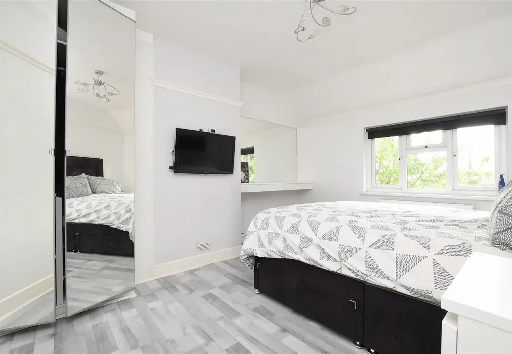 Bedroom 1 - Hawthorn Crescent, South Croydon, Surrey - Wards of Kent