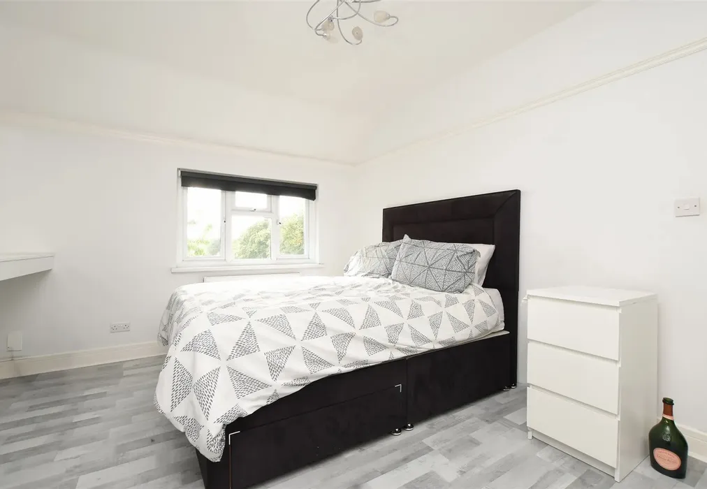 Bedroom 1 - Hawthorn Crescent, South Croydon, Surrey - Wards of Kent