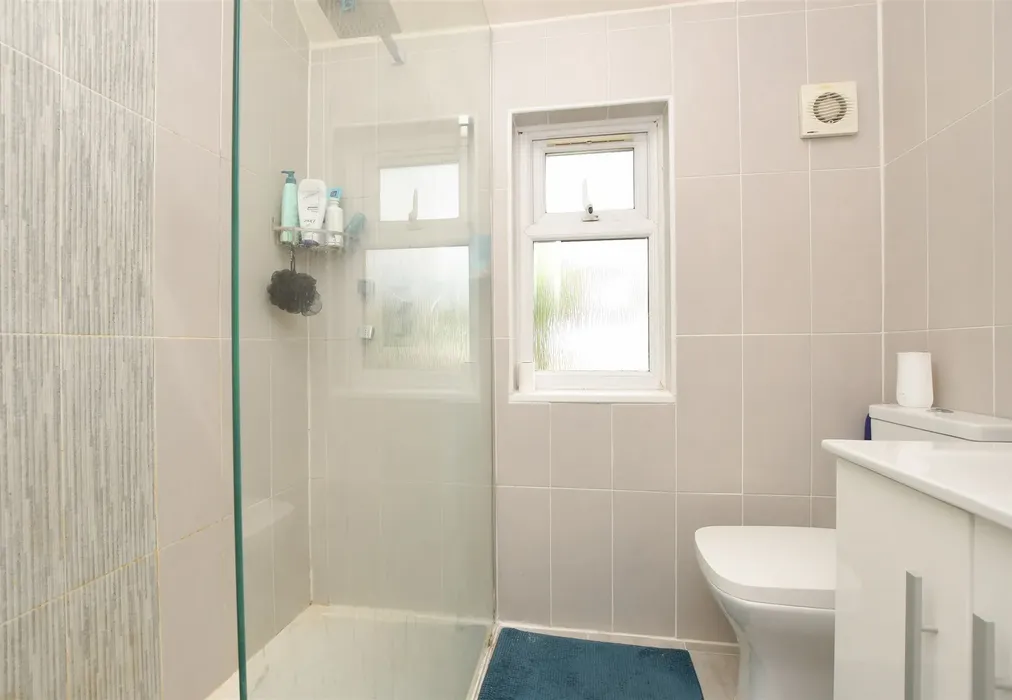 Shower Room - Hawthorn Crescent, South Croydon, Surrey - Wards of Kent