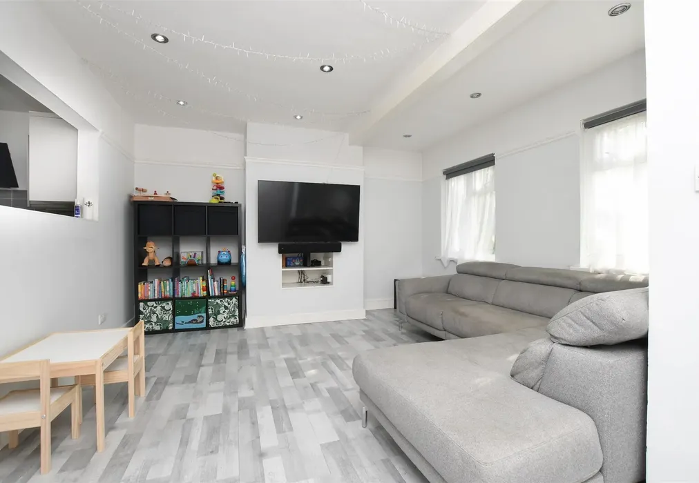 Lounge - Hawthorn Crescent, South Croydon, Surrey - Wards of Kent