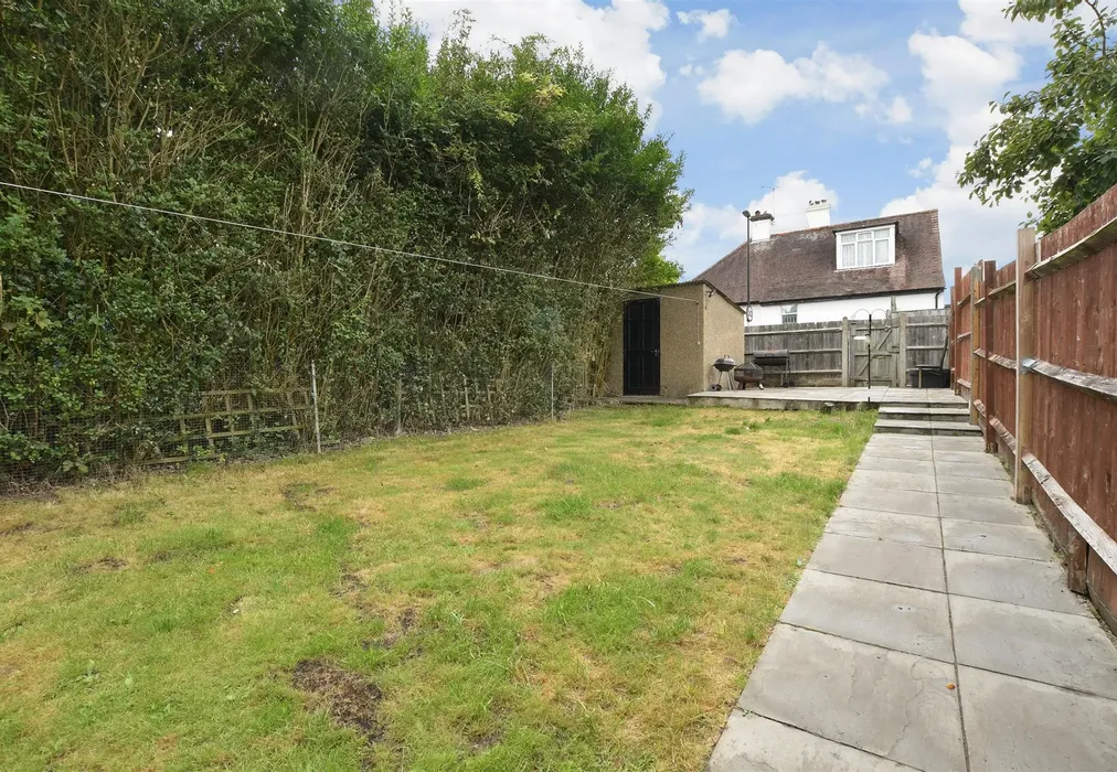 Rear Garden - Hawthorn Crescent, South Croydon, Surrey - Wards of Kent