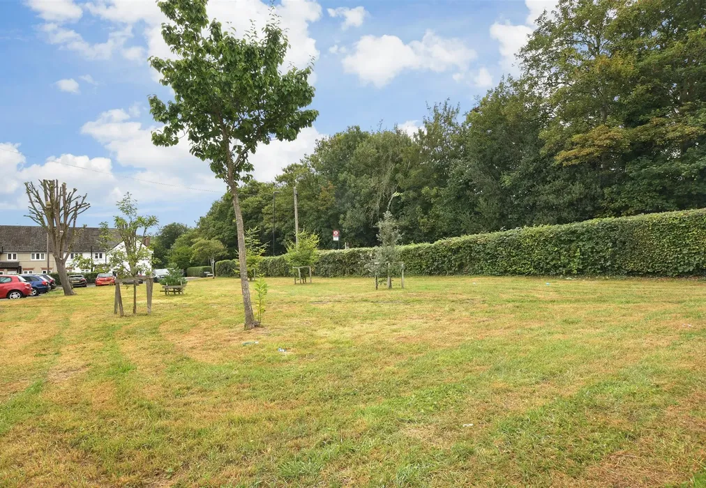 Surrounding Area - Hawthorn Crescent, South Croydon, Surrey - Wards of Kent