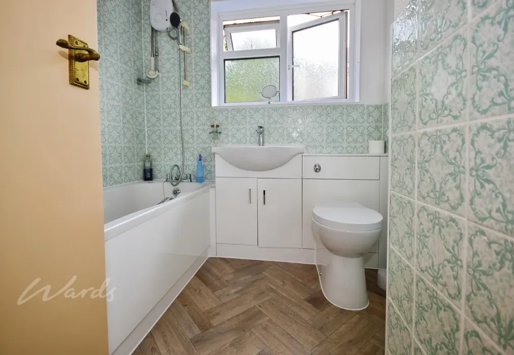 queens bathroom - Queens Road Chatham ME5 - Wards of Kent