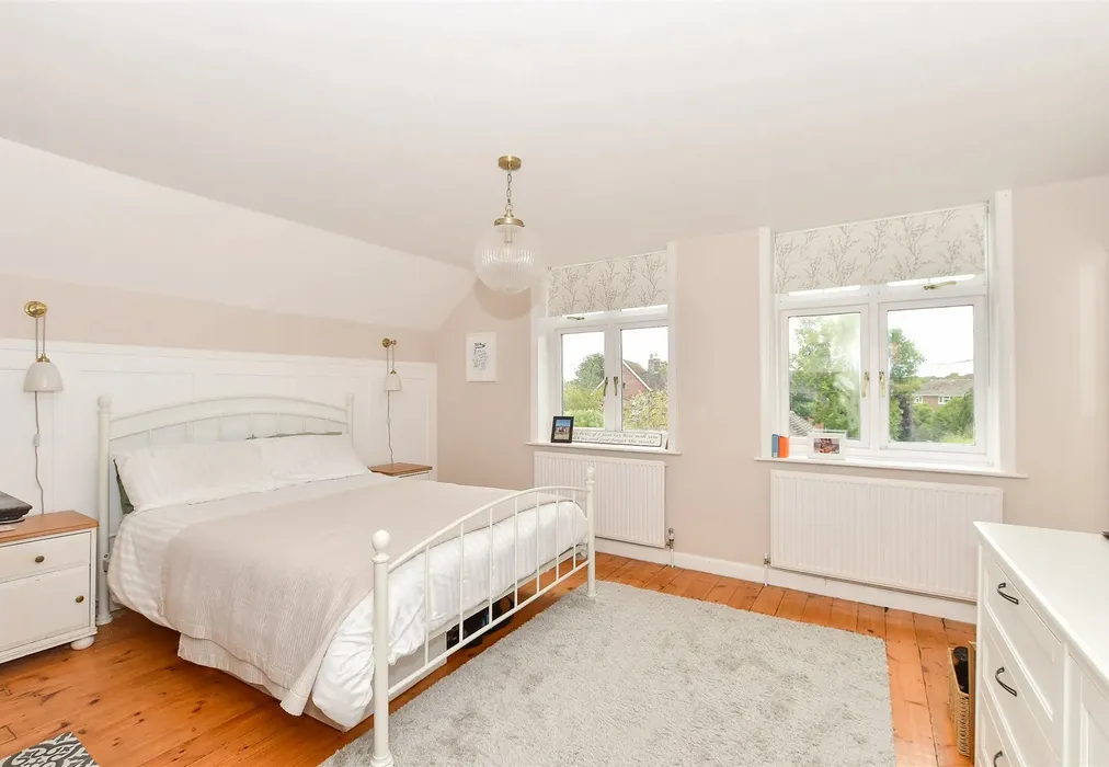 Bedroom 1 - Five Ash Down, Uckfield, East Sussex - Wards of Kent