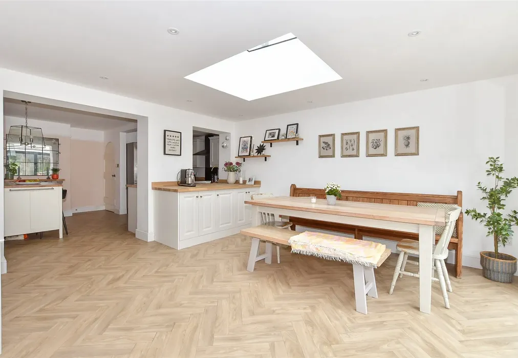 Family Area - Five Ash Down, Uckfield, East Sussex - Wards of Kent