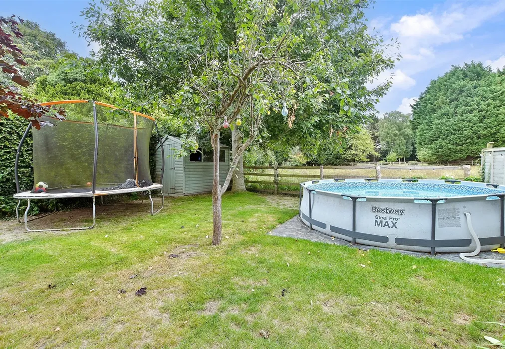 Rear Garden - Five Ash Down, Uckfield, East Sussex - Wards of Kent